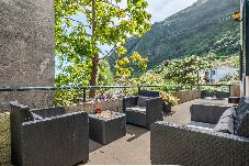 Apartamento em Ponta Delgada - ZEN Mountain & Sea